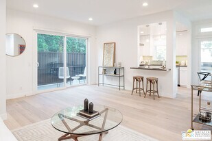 717 Orlando Ave in Los Angeles, CA - Building Photo