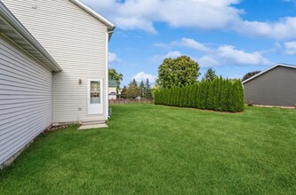 728 S Main St in Brillion, WI - Foto de edificio - Building Photo