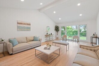 4024 Picardy Dr in Northbrook, IL - Building Photo - Building Photo