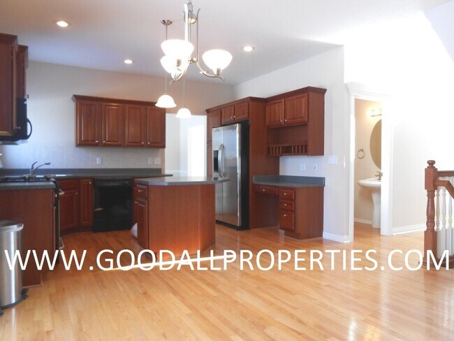 14405 Clearview Ln in Urbandale, IA - Building Photo - Building Photo