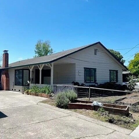 property at 320 Lomitas Ln