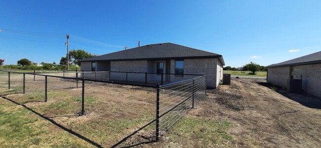 109 Lollipop in Weatherford, TX - Building Photo - Building Photo