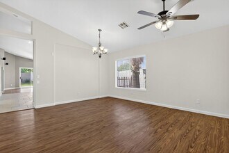 15481 W Mauna Loa Ln in Surprise, AZ - Foto de edificio - Building Photo