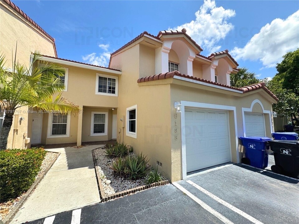 8135 Southgate Blvd in North Lauderdale, FL - Building Photo