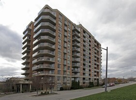 Village Terraces in Mississauga, ON - Building Photo