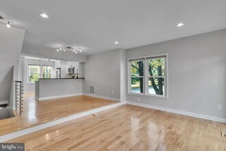 6146 Brook Dr in Falls Church, VA - Building Photo - Building Photo