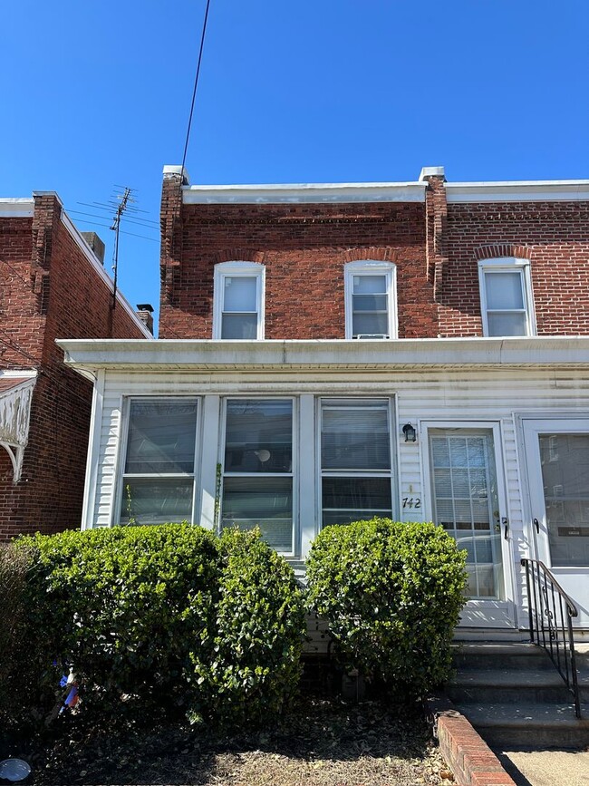 property at 742 Jeffrey St