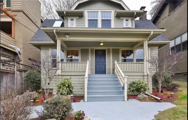 property at 1606 Lakeview Blvd E