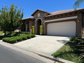 11378 N Via Montessori Dr in Fresno, CA - Foto de edificio - Building Photo