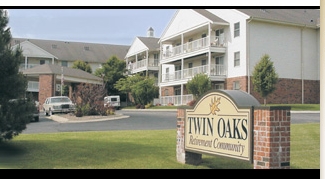 Twin Oaks Independent Living in Lansing, KS - Foto de edificio