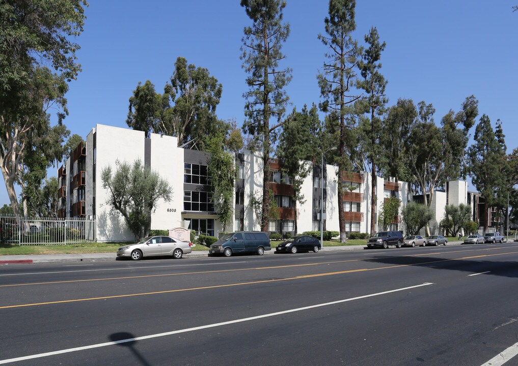 Reseda Park Apartments in Reseda, CA - Foto de edificio