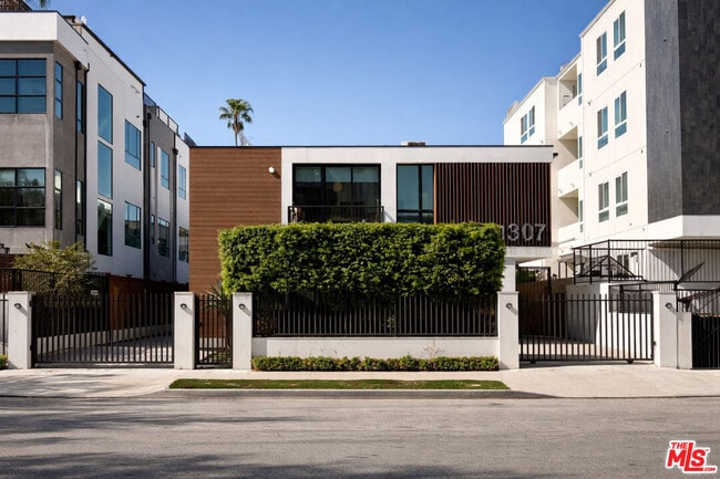 property at 1307 Tamarind Ave