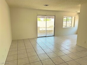 533 Zuber Ave in Henderson, NV - Building Photo - Building Photo