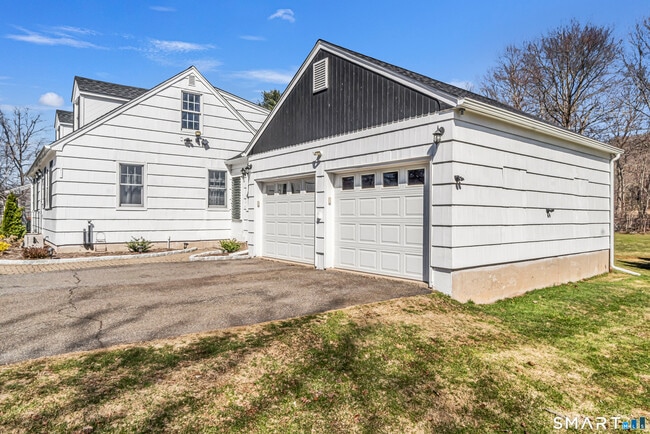 466 High Hill Rd in Meriden, CT - Building Photo - Building Photo