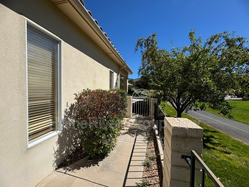 7005 Sky Valley Way NE in Albuquerque, NM - Building Photo
