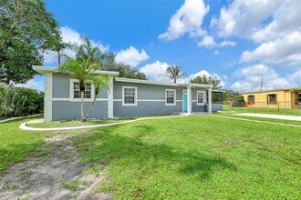15710 NW 19th Ave in Miami Gardens, FL - Building Photo - Building Photo