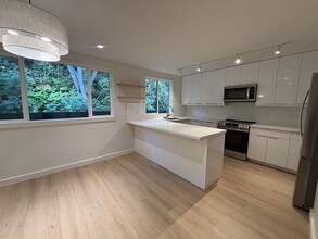 500 Kawaihae St in Honolulu, HI - Building Photo - Building Photo