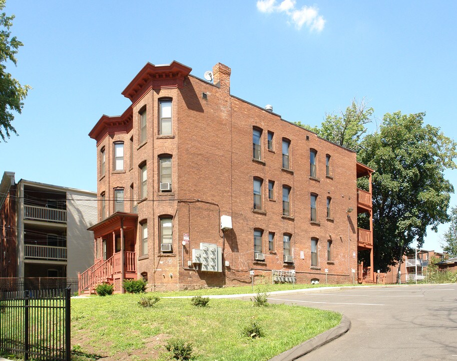 200-202 Park Ter in Hartford, CT - Foto de edificio