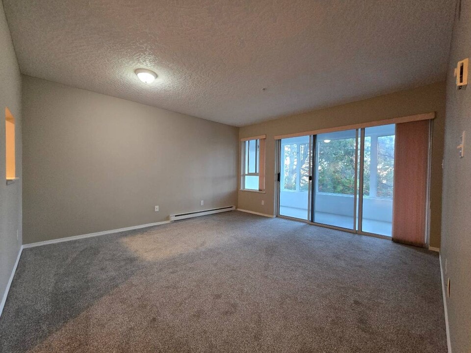 1505 Church Ave in Victoria, BC - Building Photo