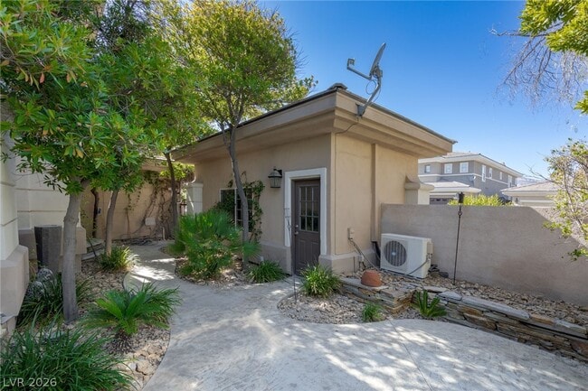 property at 724 Pinnacle Heights
