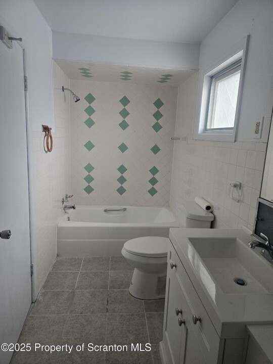 834 E Scott St in Olyphant, PA - Building Photo