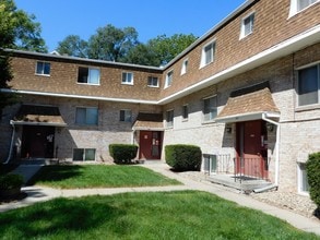 Plaza Court Apartments in Omaha, NE - Foto de edificio - Building Photo