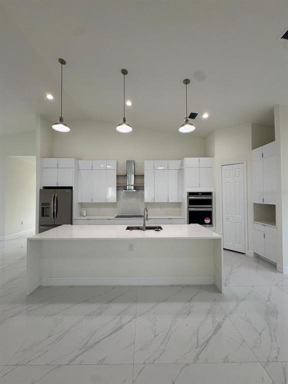 16483 Hillsborough Blvd in Port Charlotte, FL - Foto de edificio - Building Photo