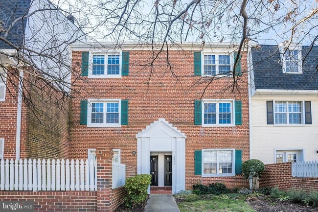 2844 S Wakefield St in Arlington, VA - Building Photo - Building Photo