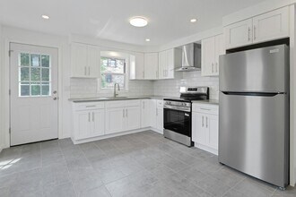 22 Hackett Cir N in Stamford, CT - Building Photo - Building Photo