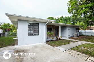 1041 NW 136th St in Miami, FL - Building Photo - Building Photo