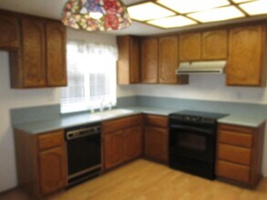 1409 Deerfield Cir in Roseville, CA - Building Photo - Building Photo