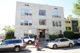 Halmar Apartments in Seattle, WA - Building Photo