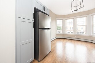 527 E Main St in Bridgeport, CT - Building Photo - Building Photo