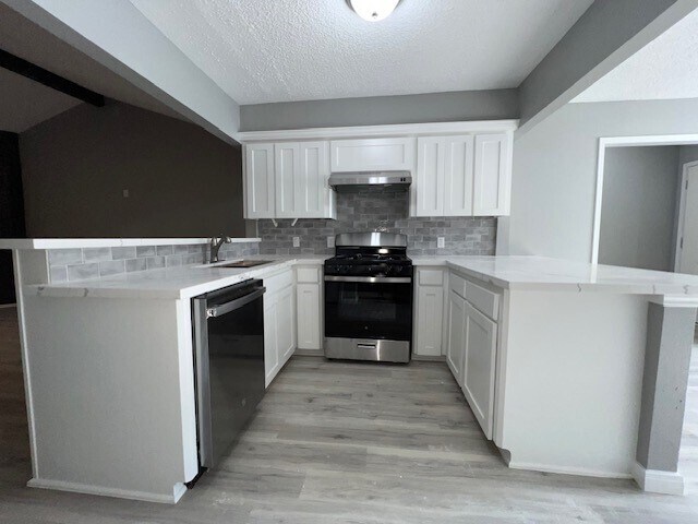 426 Irene Dr in Highlands, TX - Building Photo