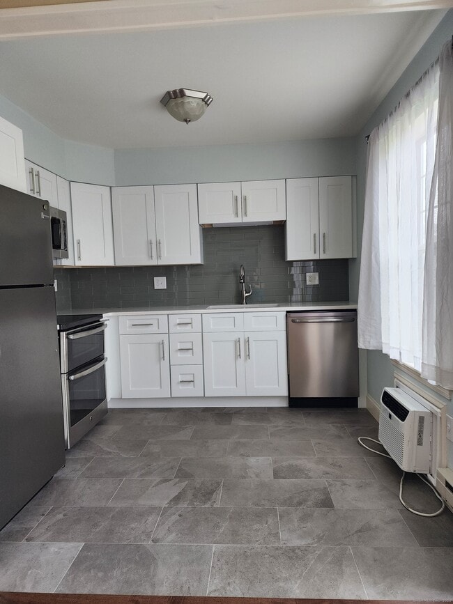 52 Glen Ridge Ct in New Milford, CT - Building Photo - Building Photo