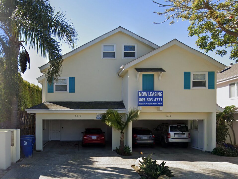 6573 Del Playa Dr in Goleta, CA - Building Photo