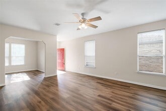 8810 Willow Spur Dr in Tomball, TX - Building Photo - Building Photo