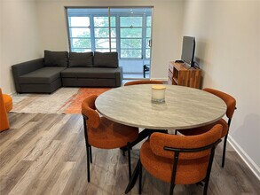 2151 NE 68th St in Fort Lauderdale, FL - Foto de edificio - Building Photo