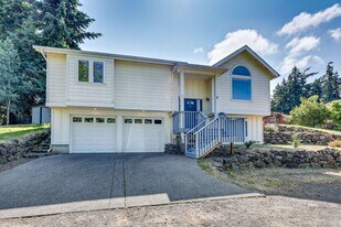 1373 NE Gilmax Ln in Poulsbo, WA - Building Photo