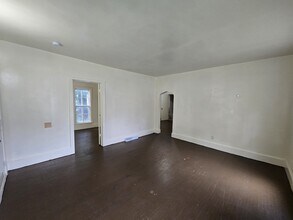 820 Logan Ave in Waterloo, IA - Building Photo - Building Photo