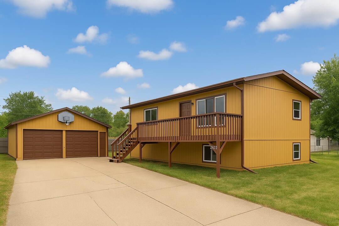 2413 E 18th St in Sioux Falls, SD - Building Photo