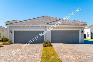 2321 Blue Mahoe Ln in Sarasota, FL - Building Photo