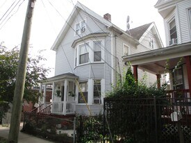 446 Shelton St in Bridgeport, CT - Building Photo