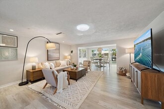 2650 Leafy Ln in Sarasota, FL - Building Photo - Building Photo