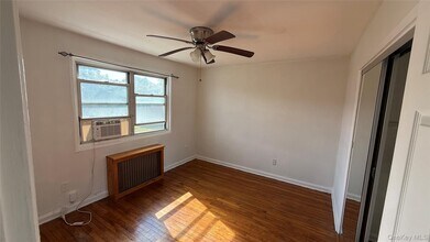 957 Fenwood Dr in Valley Stream, NY - Building Photo - Building Photo