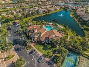 9180 Glenforest Dr in Naples, FL - Building Photo - Building Photo