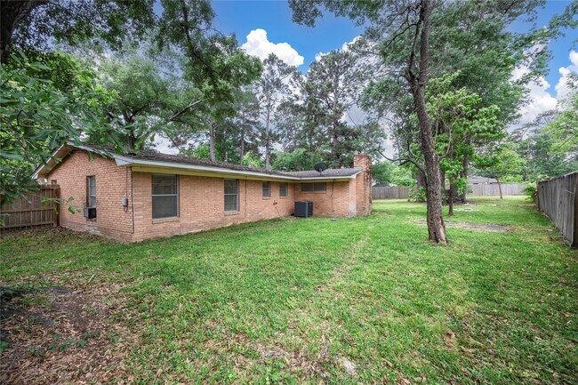 2 Circle Dr in Conroe, TX - Building Photo - Building Photo