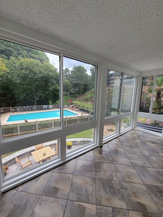 1445 Monroe Dr NE, Unit C46 in Atlanta, GA - Foto de edificio