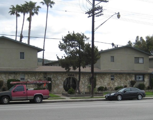 The Betty Paul in Sun Valley, CA - Building Photo - Building Photo