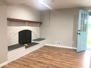 13711 Pennsboro Dr, Unit Walkout Basement in Chantilly, VA - Foto de edificio - Building Photo